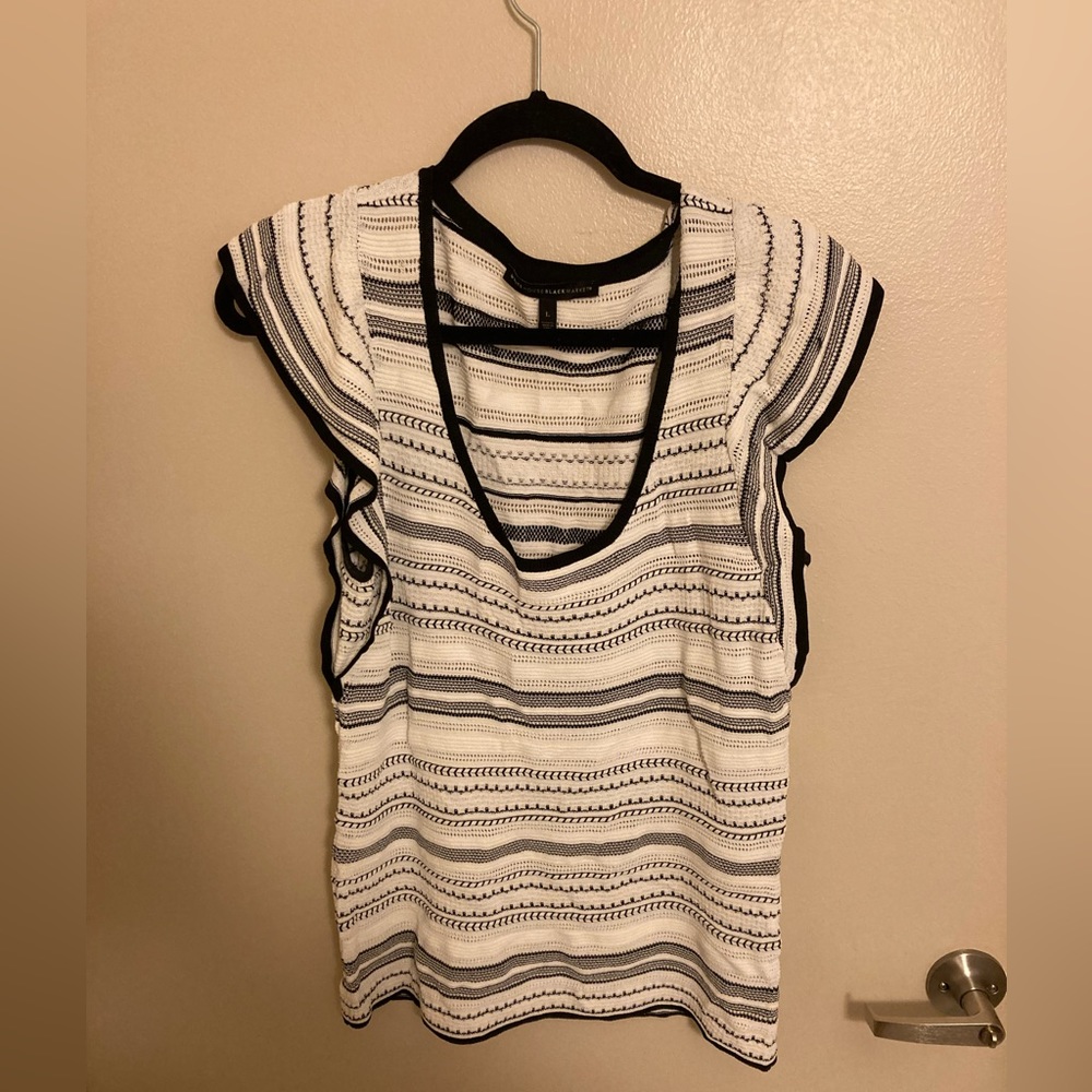 Women’s large White House Black Market top whit and black excellent condition